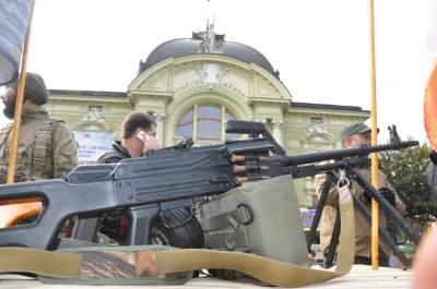 "Ніколи не направляйте зброю на людей": у Чернівцях відкрили музей війни (ФОТО)