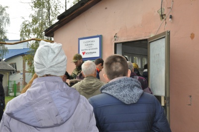 Побили горшки через прапор. У Чернівцях між волонтерами і "батьківщинцями" виникло непорозуміння