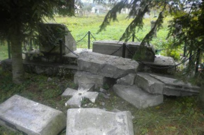 У Польщі вибачилися за знищення надгробку воїнам УПА