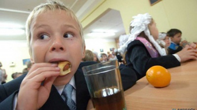 Бутерброди тричі на тиждень: у мерії розповіли, якими будуть сніданки у школах Чернівців