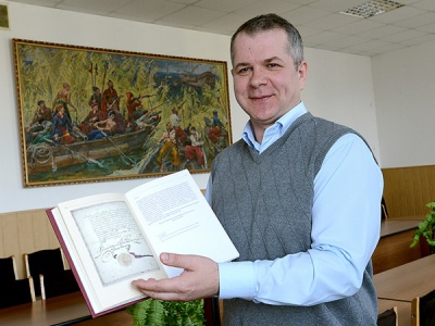«У кожному українцеві спить отой козак»: відомий історик в Чернівцях презентував нову книгу про гетьманів