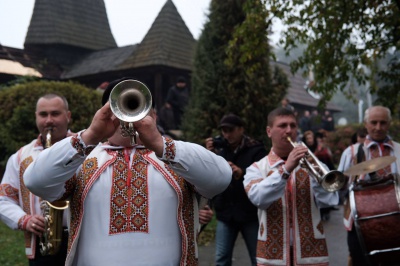 У музеї просто неба в Чернівцях показали традиційні обряди румунського та українського весіль (ФОТО)