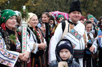 У музеї просто неба в Чернівцях показали традиційні обряди румунського та українського весіль (ФОТО)