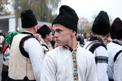 У музеї просто неба в Чернівцях показали традиційні обряди румунського та українського весіль (ФОТО)