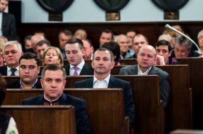 Депутати на позачерговій сесії міськради у Чернівцях за півтори години не вирішили жодного питання