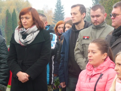 У Чернівцях на Алеї Слави встановили пам'ятник бійцю батальйона "Донбас"