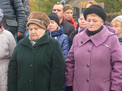 У Чернівцях на Алеї Слави встановили пам'ятник бійцю батальйона "Донбас"