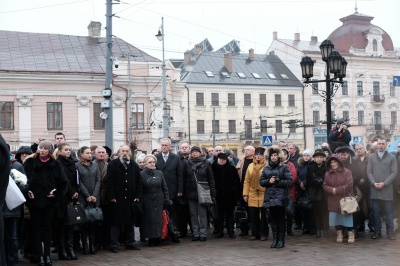 "Наші цінності не змінилися": у Чернівцях учасники Майдану на віче згадували, як творилась Революція гідності (ФОТО)