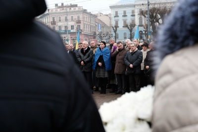 "Наші цінності не змінилися": у Чернівцях учасники Майдану на віче згадували, як творилась Революція гідності (ФОТО)