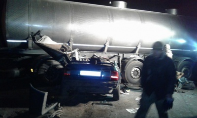 На Миколаївщині легковик влетів під автоцистерну. Загинули троє військових 