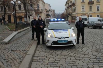 Патрульні поліцейські у Чернівцях вшанували пам’ять жертв Голодомору