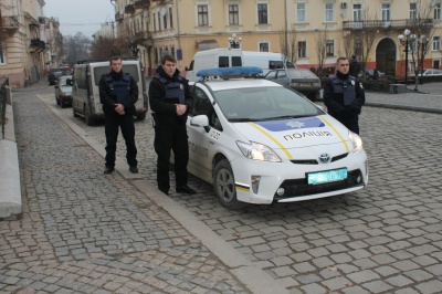 Патрульні поліцейські у Чернівцях вшанували пам’ять жертв Голодомору