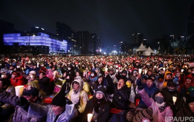 У Сеулі на антипрезидентському мітингу зібралася рекордна кількість протестуючих