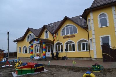 У селі Прут на Буковині відкрили дитсадок, споруджений за кошти громади