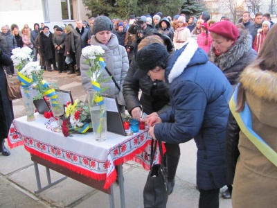 У школі в Чернівцях відкрили меморіальні дошки трьом випускникам, які загинули в АТО (ФОТО)