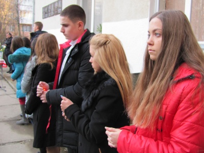 У школі в Чернівцях відкрили меморіальні дошки трьом випускникам, які загинули в АТО (ФОТО)