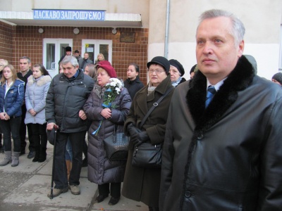 У школі в Чернівцях відкрили меморіальні дошки трьом випускникам, які загинули в АТО (ФОТО)