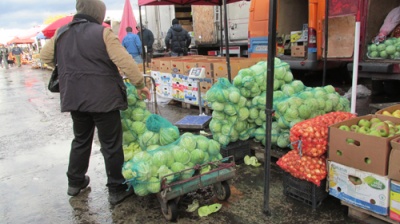 На ринках Чернівців продають мерзлі овочі