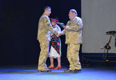 П’ятьом бійцям АТО з Чернівців вручили президенські нагороди (ФОТО)