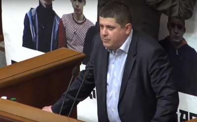"Брешуть і не червоніють": Бурбак у парламенті "наїхав" на голову Чернівецької облради