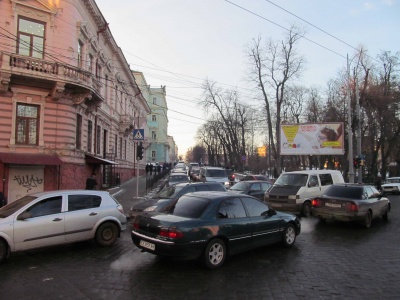 ДТП з тролейбусом у центрі Чернівців - рух ускладнено (ФОТО)