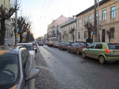 ДТП з тролейбусом у центрі Чернівців - рух ускладнено (ФОТО)