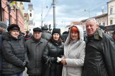 Колишні міліціонери пікетували управління нацполіції в Чернівцях  (ФОТО)