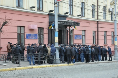 Колишні міліціонери пікетували управління нацполіції в Чернівцях  (ФОТО)