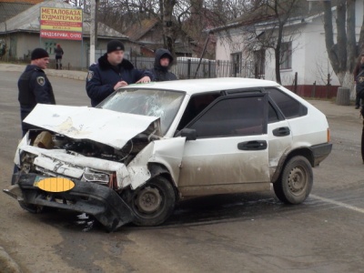 У Кіцмані зіткнулись два автомобілі - одного з водіїв госпіталізували