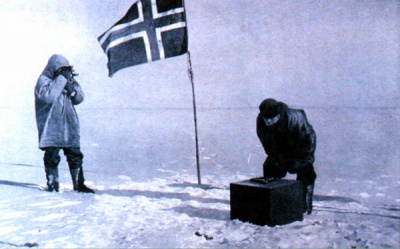 Цей день в історії: підкорення на собачих упряжках Південного полюсу та буковинець – генерал-губернатор Канади