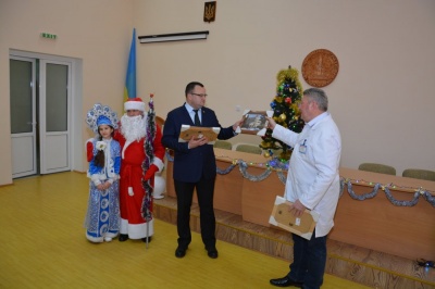 Каспрук нагородив медика медаллю "На славу Чернівців"