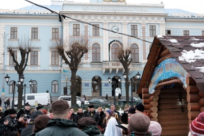 На Центральній площі Чернівців освятили Різдвяну шопку (ФОТО)