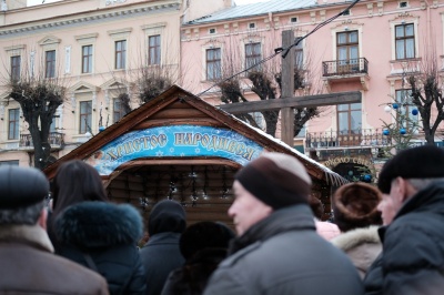 На Центральній площі Чернівців освятили Різдвяну шопку (ФОТО)