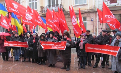 У Чернівцях соціалісти влаштували мітинг проти високих тарифів (ФОТО)