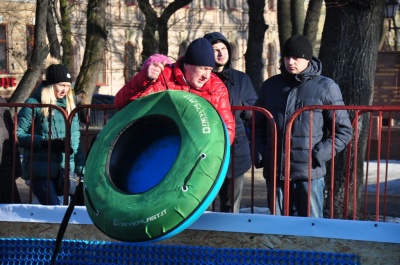 Гірка для катання на сноутюбах у Чернівцях запрацює сьогодні ввечері