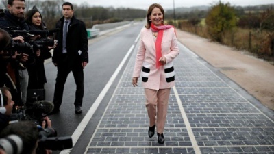 У Франції запустили першу в світі дорогу з сонячних панелей
