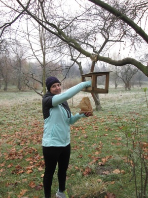 «Постійно маю в сумці зерно»: чернівчанка розповіла про свою традицію годувати птахів у парках (ФОТО)