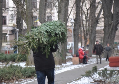 Купують небагато і люблять закордонні делікатеси: пожвавилась святкова торгівля у Чернівцях