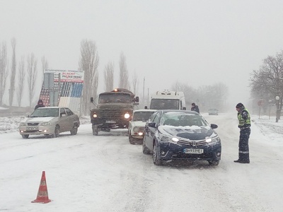 Негода в Україні. До обмеження руху приєдналися ще дві області