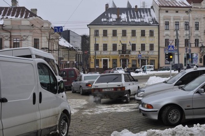 У центрі Чернівців - затори (ФОТО)