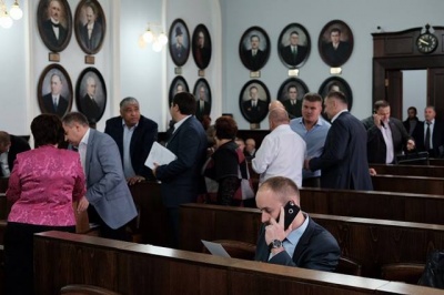 У Чернівцях депутати міськради зірвали сесію, не ухваливши скандальний мораторій
