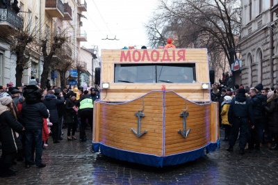 Санта-Клаус на санчатах, Троянський кінь і "Титанік". Що привезли маланкарі до Чернівців (ФОТО)