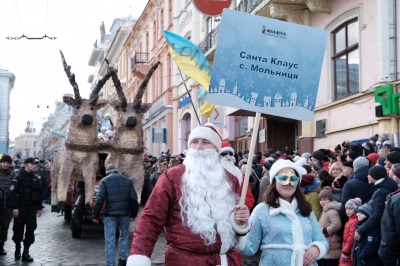 Санта-Клаус на санчатах, Троянський кінь і "Титанік". Що привезли маланкарі до Чернівців (ФОТО)