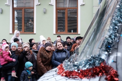 Санта-Клаус на санчатах, Троянський кінь і "Титанік". Що привезли маланкарі до Чернівців (ФОТО)