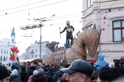 Санта-Клаус на санчатах, Троянський кінь і "Титанік". Що привезли маланкарі до Чернівців (ФОТО)