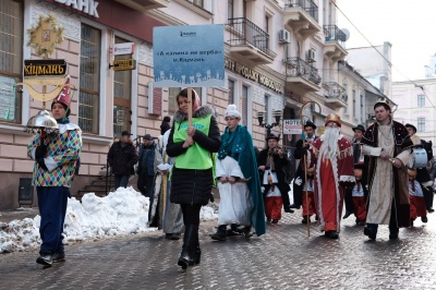 Санта-Клаус на санчатах, Троянський кінь і "Титанік". Що привезли маланкарі до Чернівців (ФОТО)