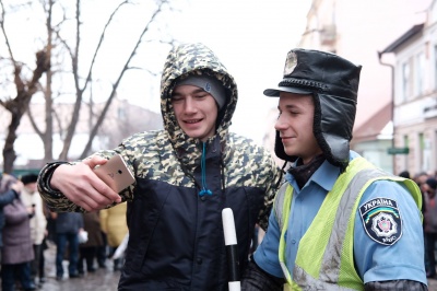 Санта-Клаус на санчатах, Троянський кінь і "Титанік". Що привезли маланкарі до Чернівців (ФОТО)