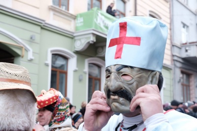 Санта-Клаус на санчатах, Троянський кінь і "Титанік". Що привезли маланкарі до Чернівців (ФОТО)