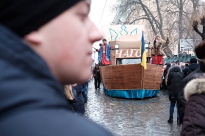 Санта-Клаус на санчатах, Троянський кінь і "Титанік". Що привезли маланкарі до Чернівців (ФОТО)