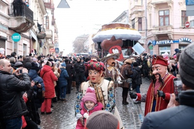 Санта-Клаус на санчатах, Троянський кінь і "Титанік". Що привезли маланкарі до Чернівців (ФОТО)